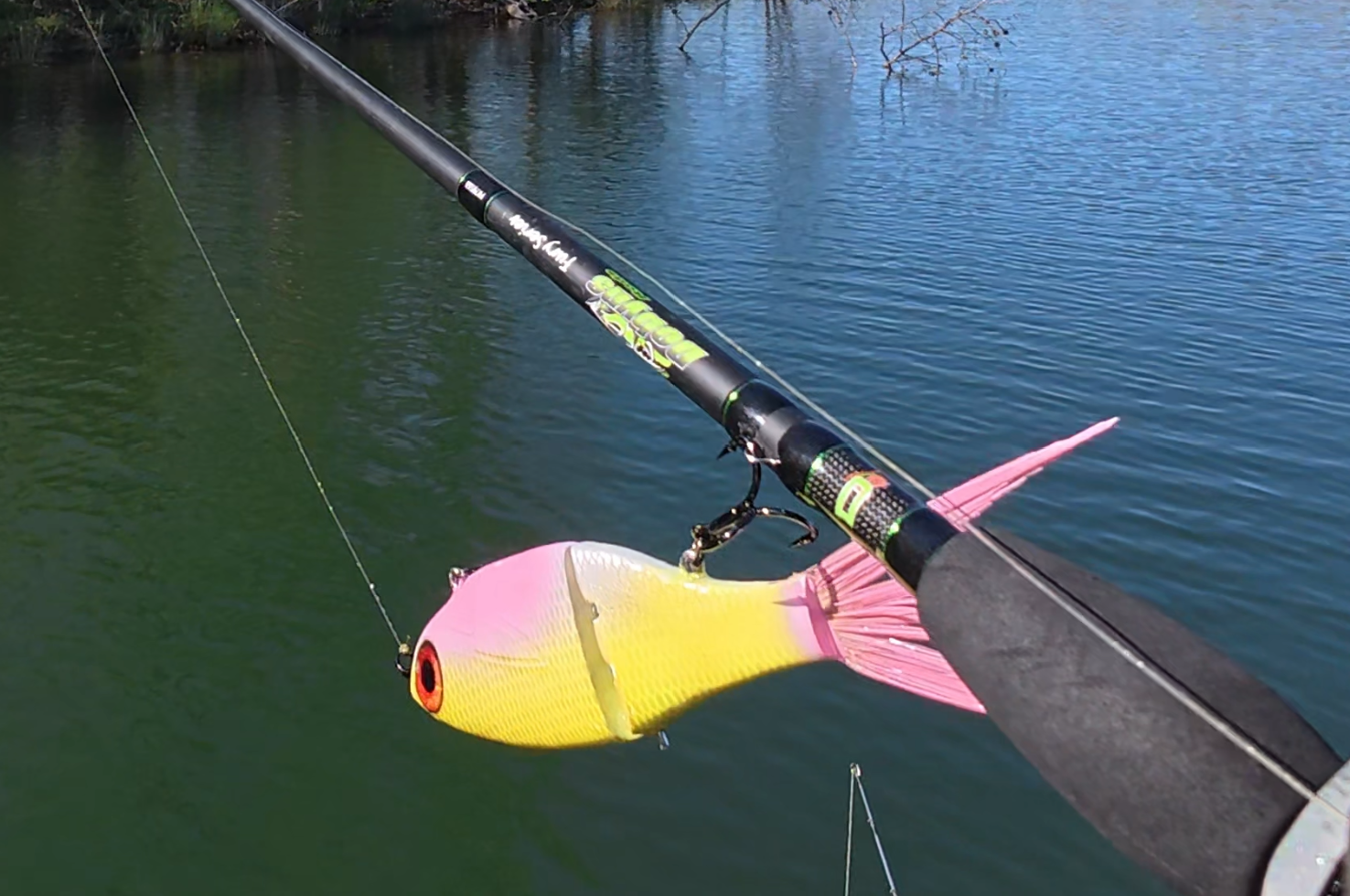 Load video: Real swim footage of the 7” Switchblade. Choppy, wide glides designed to trigger big bites.